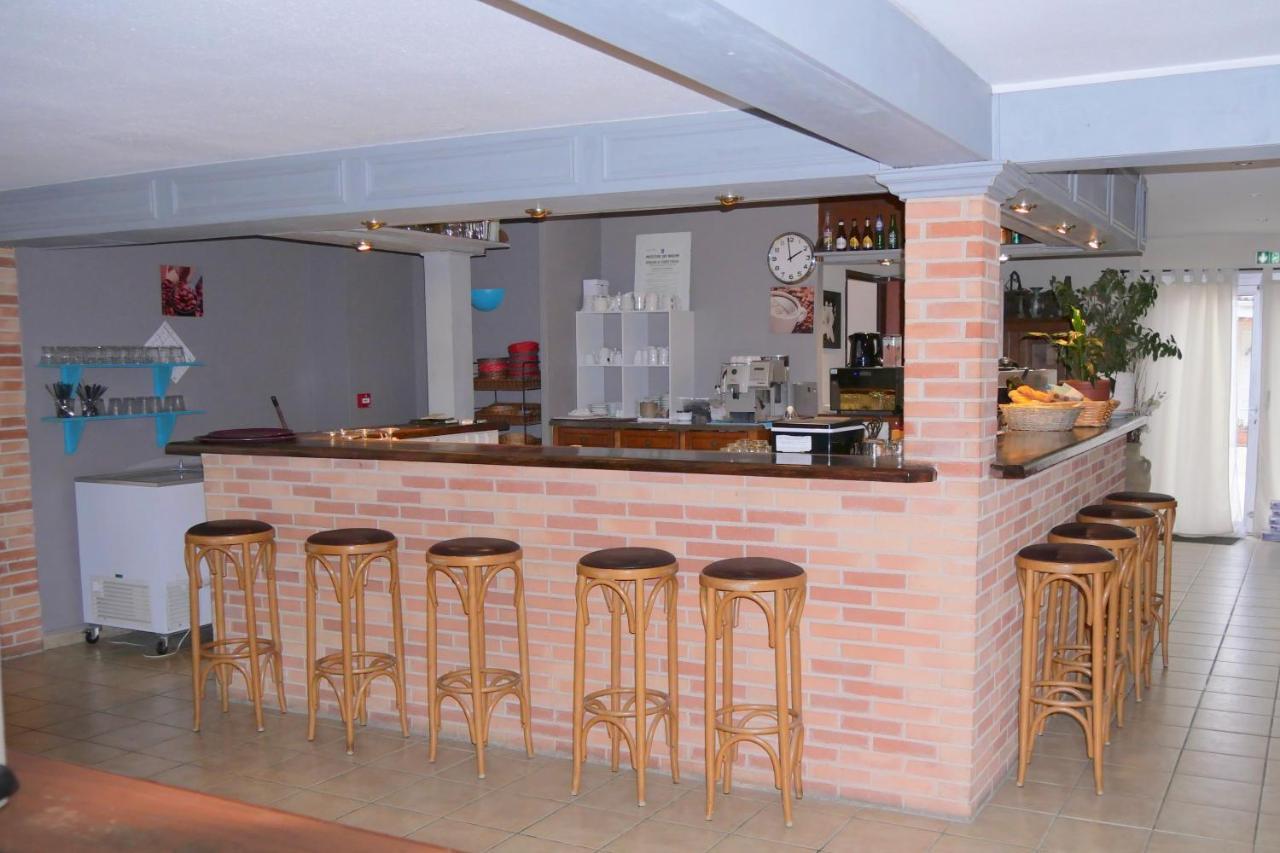 Hotel Restaurant Du Lac Graulhet Bagian luar foto