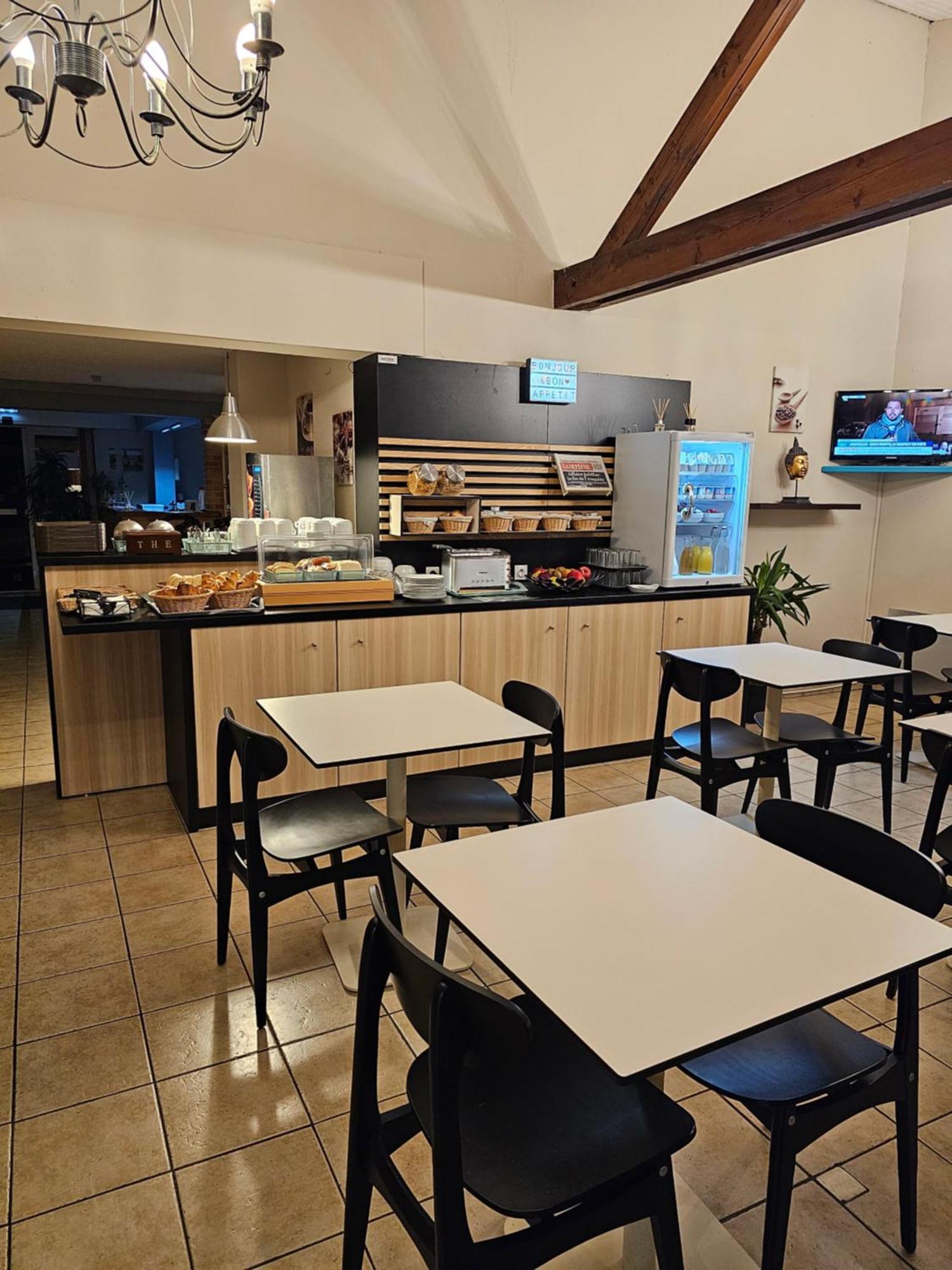 Hotel Restaurant Du Lac Graulhet Bagian luar foto