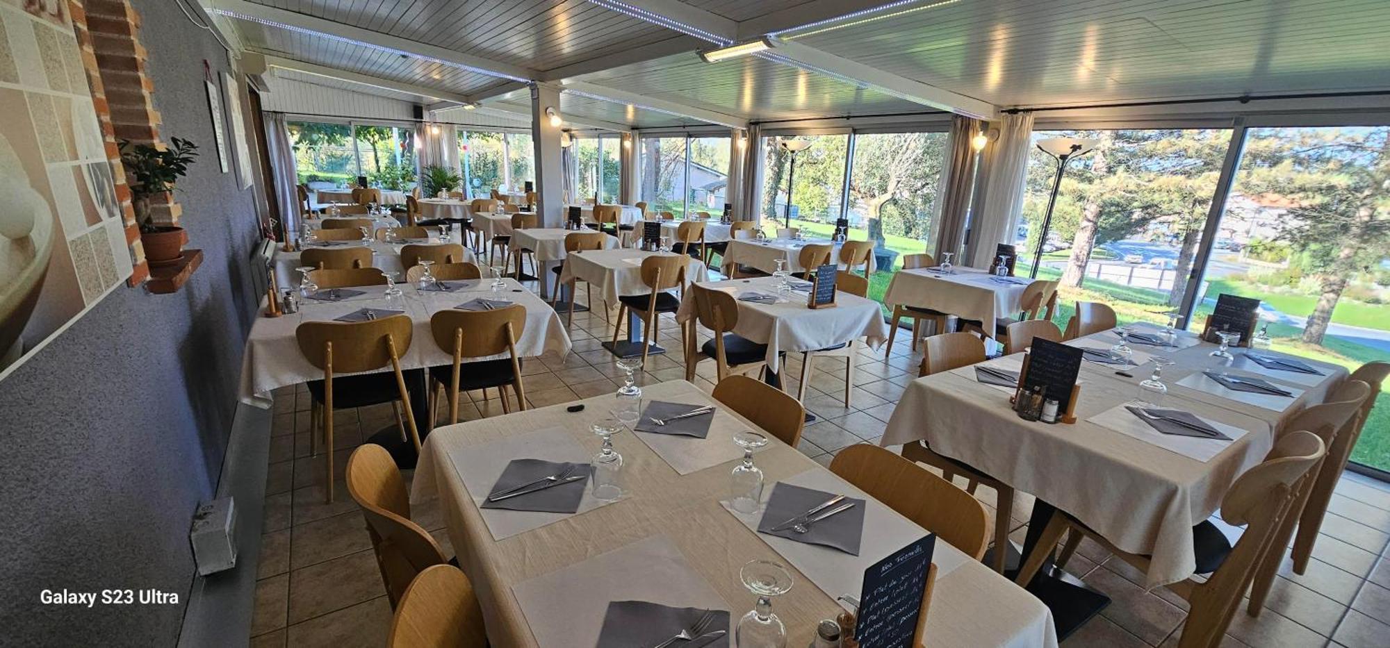 Hotel Restaurant Du Lac Graulhet Bagian luar foto
